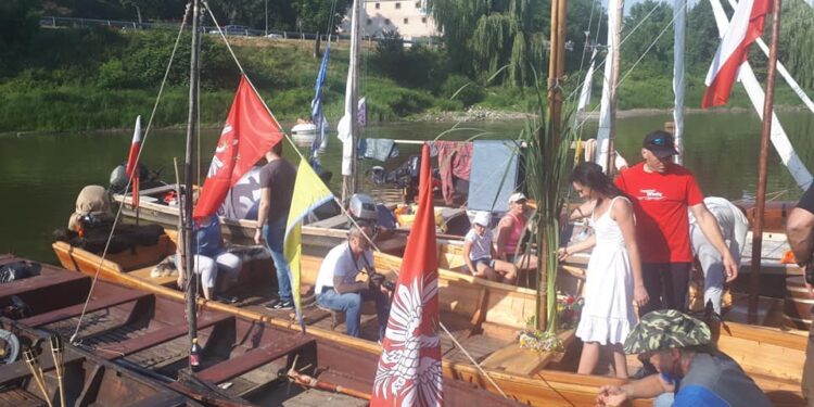 Sandomierz: Parada łodzi i koncerty nad Wisłą.