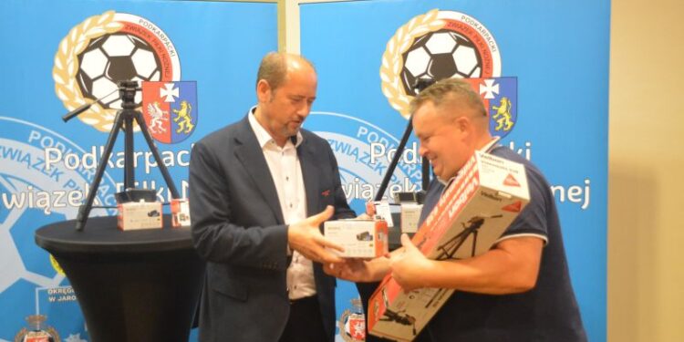 Podkarpacie: IV-ligowcy wyposażeni w kamery.