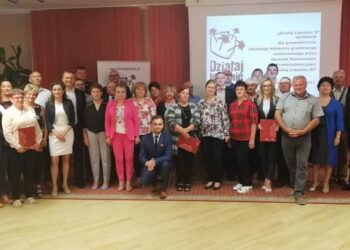 Sandomierz: Podpisano umowy w ramach  „Działaj lokalnie”.