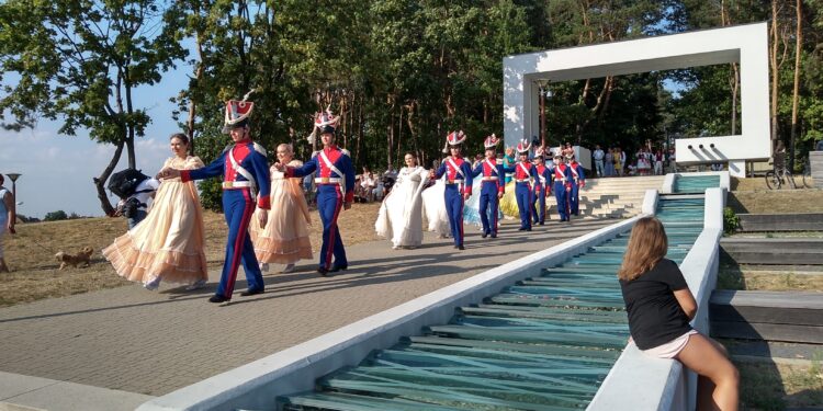 Mielec: Folklor na Górce Cyranowskiej.