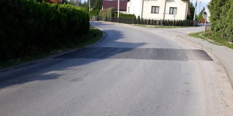 Samborzec: Droga coraz bezpieczniejsza.