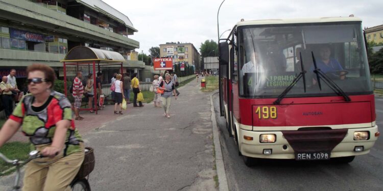 Mielec: Więcej pasażerów, mniej pieniędzy.