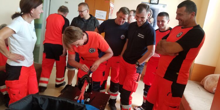 Mielec: Pogotowie dostało wideolaryngoskopy.