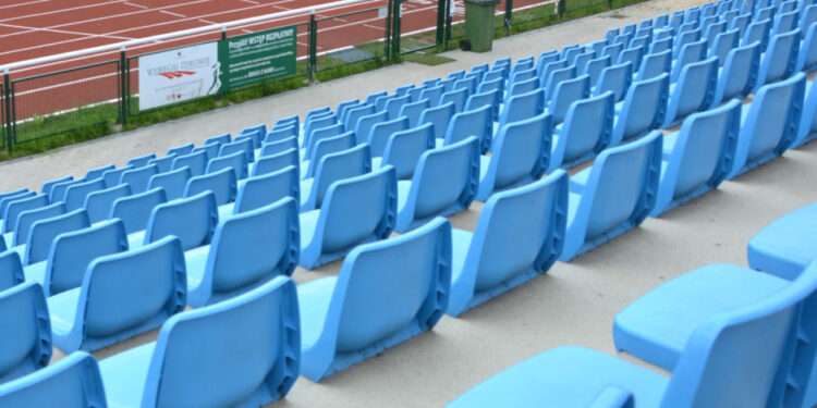 Stalowa Wola: Nie było chętnych do zaprojektowania zadaszenia trybuny stadionu LA