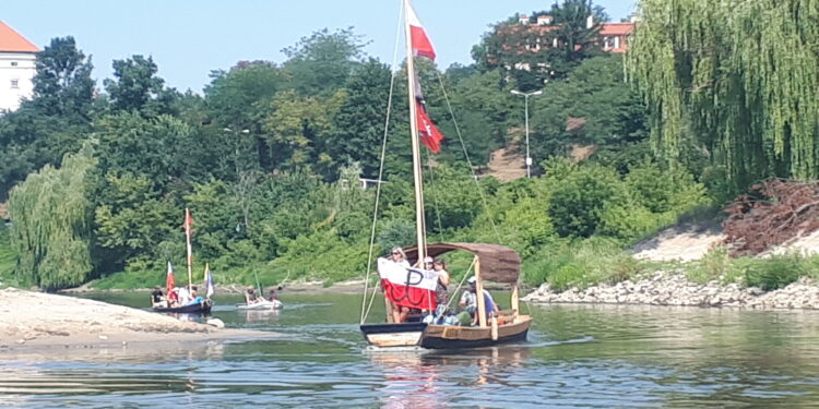 Warszawa, Sandomierz: Sandomierscy wodniacy uczczą pamięć powstańców warszawskich.