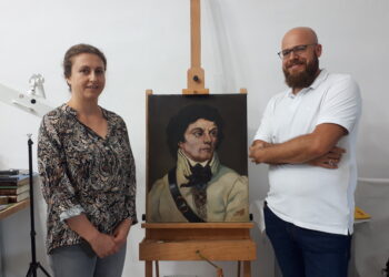 Sandomierz: Stuletni portret Tadeusza Kościuszki odzyskał dawny blask w muzealnej pracowni.