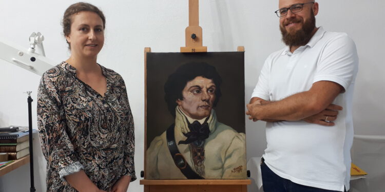 Sandomierz: Stuletni portret Tadeusza Kościuszki odzyskał dawny blask w muzealnej pracowni.