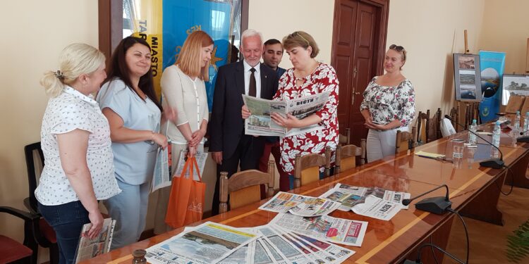 Tarnobrzeg. Rosyjscy dziennikarze nad Jeziorem Tarnobrzeskim.