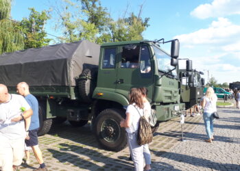 Sandomierz: Tłumy na pikniku wojskowym „Wierni Polsce”.