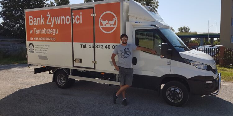 Tarnobrzeg. Bank Żywności ma nowe auto dostawcze.