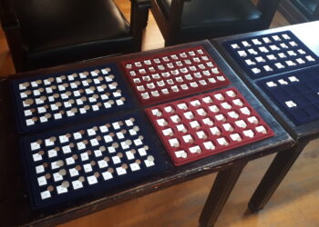 Sandomierz: Muzeum Okręgowe zaprezentowało odnalezione w okolicach miasta zabytkowe monety.