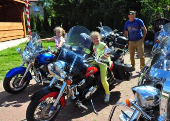 Sulisławice: Motocykle, szachy, strzelanie z łuku i zabawa dla wszystkich.