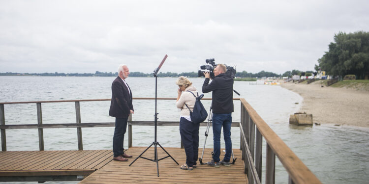 Tarnobrzeg. Materiał filmowy o Jeziorze Tarnobrzeskim obejrzą w telewizji zagraniczni sąsiedzi.