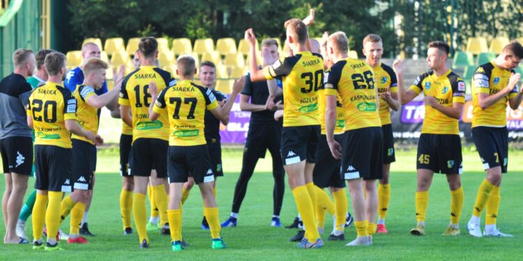 Tarnobrzeg: Remis lidera.