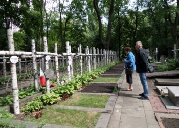 Połaniec, Warszawa: Seniorzy z Połańca zwiedzili Muzeum Powstania Warszawskiego i historyczne miejsca.