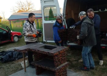 Wygoda, Zawichost: Grill i urządzenie do zabaw i rekreacji służą mieszkańcom.