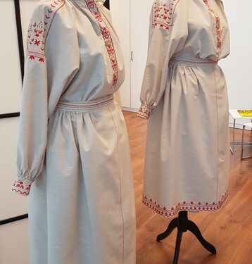 Tarnobrzeg. Szyją stroje lasowiackie dla kół gospodyń wiejskich.