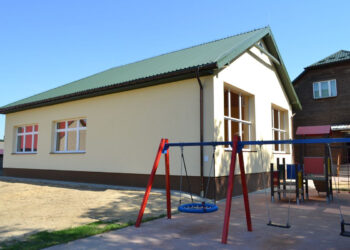 Gwoździec: Rozbudowana szkoła.