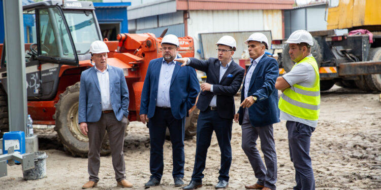 Ostrowiec Św.: Rozbudowa targowiska miejskiego.