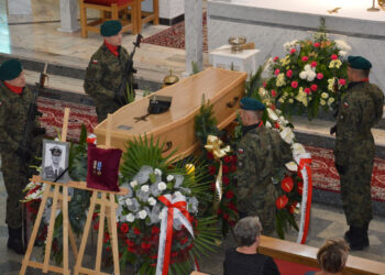 Stalowa Wola: Pogrzeb Sebastiana Marczewskiego z asystą honorową i pośmiertnym awansem.