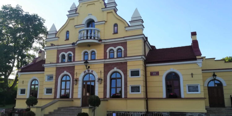 Kolbuszowa: Siedziba MDK ma 111 lat.