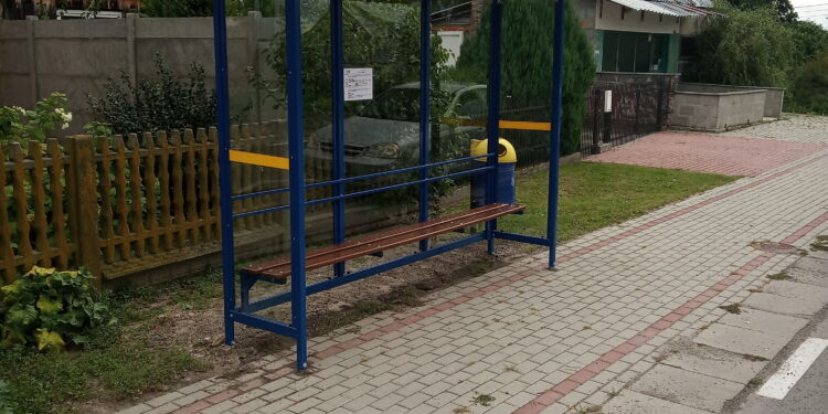 Tarnobrzeg. Nowe wiaty przystankowe.