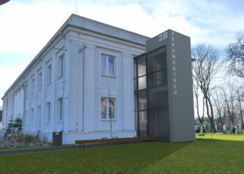 Mielec: Budowa windy przy Sękowskiego