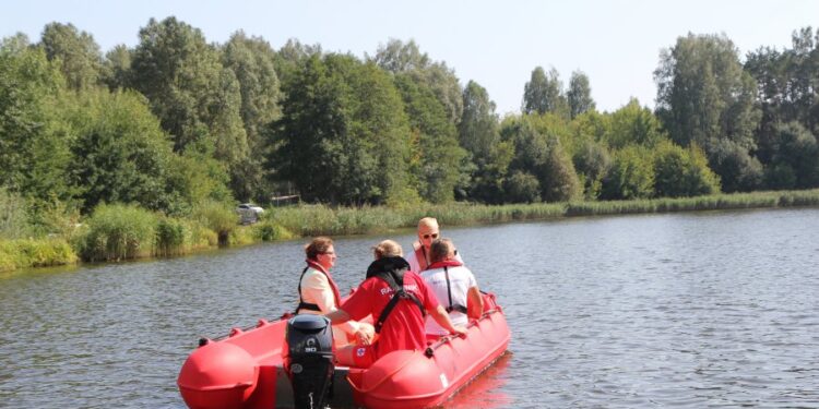 Świętokrzyskie: Ratownicy wodni doposażeni.