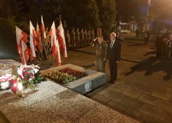 Tarnobrzeg. W hołdzie tym, którzy zginęli w bezsensie wojny.