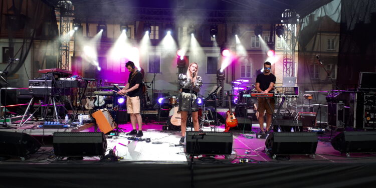 Sandomierz: „Nastroje”, Alicja Śmielak, „Kamyki” i „Łąki Łan” – Sandomierzanie pożegnali wakacje.