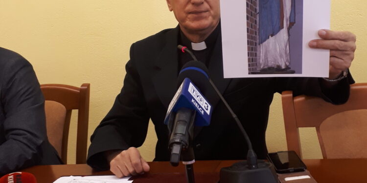 Sandomierz: Drewniana figura Matki Boskiej Bolesnej z sandomierskiej katedry zostanie odrestaurowana.