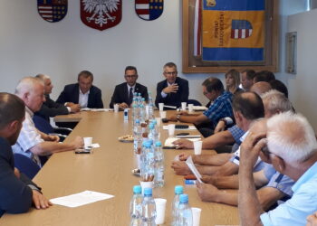 Sandomierz: Ruszyły wypłaty zaległych pieniędzy podwykonawcom i dostawcom materiałów na budowę systemu ochrony przeciwpowodziowej Sandomierza