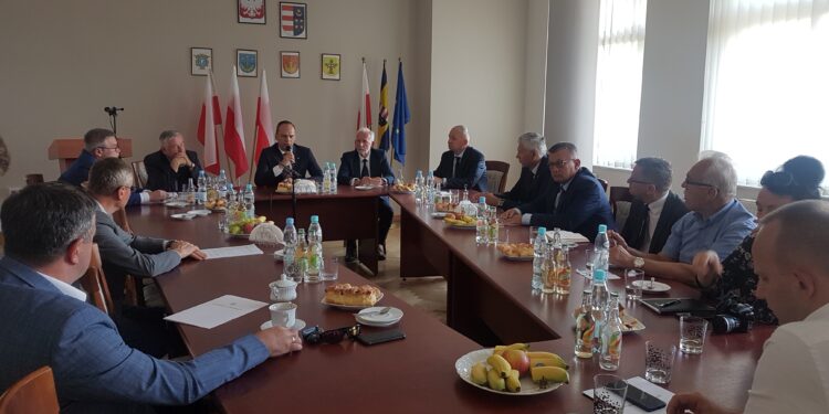 Tarnobrzeg, powiat tarnobrzeski. Promesy na przebudowę dróg.