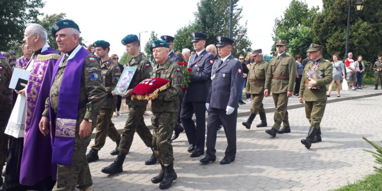 Sandomierz: Ostatnie pożegnanie brygadiera ZS Adama Bidasa.