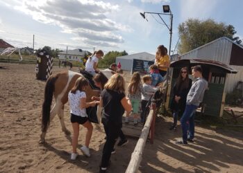 Tarnobrzeg. Piknik rodzinny z okazji urodzin ESTEKI.
