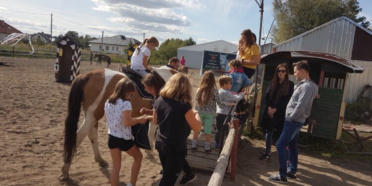 Tarnobrzeg. Piknik rodzinny z okazji urodzin ESTEKI.