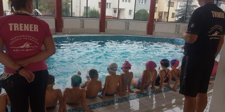 Tarnobrzeg. Bezpłatna nauka pływania dla pierwszaków.