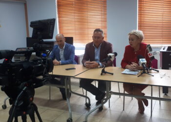 Sandomierz: Konferencja prasowa przedstawicieli Koalicji Obywatelskiej.