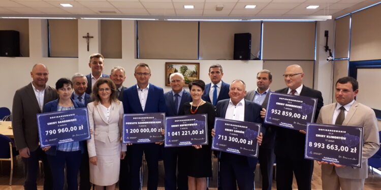 Sandomierz: Sandomierskie gminy otrzymają wsparcie rządowe na remont dróg.