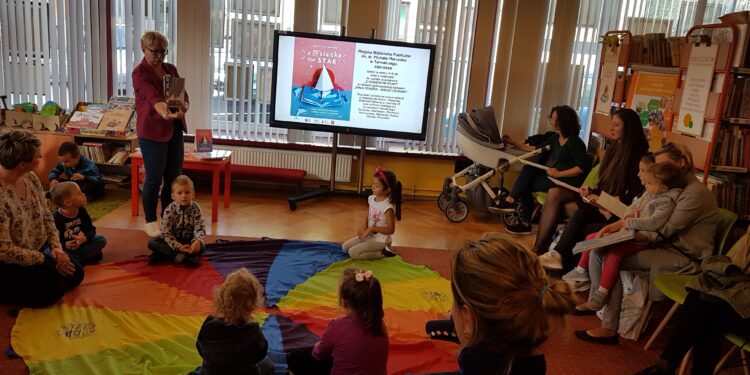 Tarnobrzeg. „Z książką na start”. Wyprawki czytelnicze dla dzieciaków.