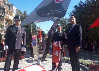 Sandomierz: Pułkownik pilot Wacław Król patronem ronda w prawobrzeżnej części miasta.