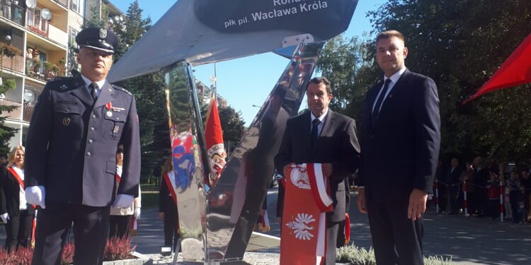 Sandomierz: Pułkownik pilot Wacław Król patronem ronda w prawobrzeżnej części miasta.