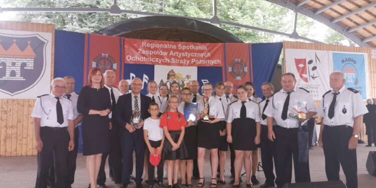 Tarnobrzeg. Puchar burmistrza Opatowa oraz nominacja do występów na festiwalach strażackich dla „Skowronków”.