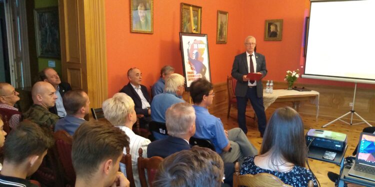 Mielec: A więc wojna! – konferencjaMielec: A więc wojna! – konferencja