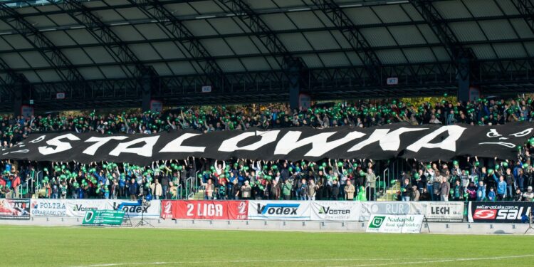 Stalowa Wola: Odłożona gra przy Hutniczej