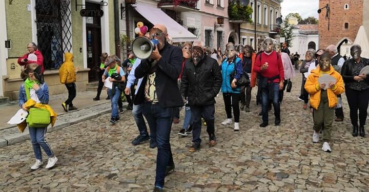 Sandomierz: Sztuka, ekologia i małpy.
