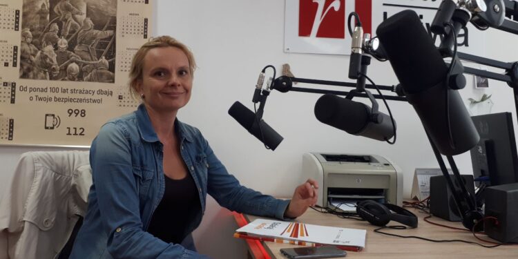 Rozmowa z prezes Szydłowskiego Stowarzyszenia 'Moja szkoła’ Marią Stachuczy.