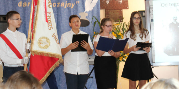 Ossala: Uroczyste odsłonięcie tablicy poświęconej pamięci Adama Bienia.