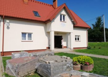 Łoniów: Będzie ładniej wokół Domów dla Dzieci i Młodzieży w Łoniowie.