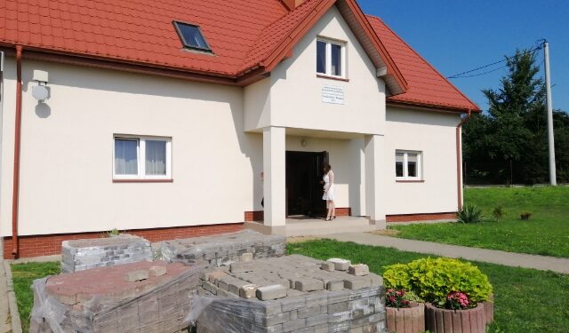 Łoniów: Będzie ładniej wokół Domów dla Dzieci i Młodzieży w Łoniowie.